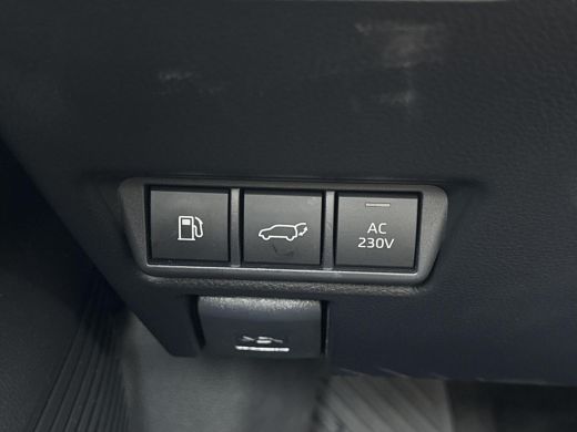 Toyota Prius 2.0 Plug-in Executive **NAVIGATIE/ STOEL EN STUURWIELVERWARMING/ DODEHOEK DETECTIE/ CAMERABEELD I... ActivLease financial lease