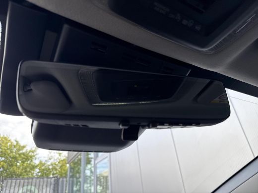 Toyota Prius 2.0 Plug-in Executive **NAVIGATIE/ STOEL EN STUURWIELVERWARMING/ DODEHOEK DETECTIE/ CAMERABEELD I... ActivLease financial lease