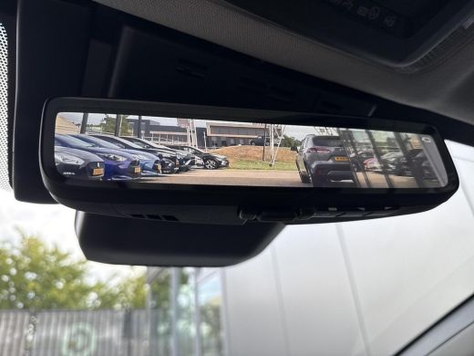 Toyota Prius 2.0 Plug-in Executive **NAVIGATIE/ STOEL EN STUURWIELVERWARMING/ DODEHOEK DETECTIE/ CAMERABEELD I... ActivLease financial lease