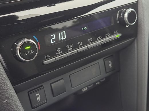Toyota Yaris Cross 1.5 Hybrid 115 First Edition Comfort Pack | Apple CarPlay | Parkeersensoren | Blindspot | Stuurve... ActivLease financial lease