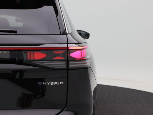 Volkswagen Tayron 1.5 eHybrid 204 Pk Automaat Life Edition | Full LED | Trekhaak | 18 Inch | Stoelverwarming | Priv... ActivLease financial lease