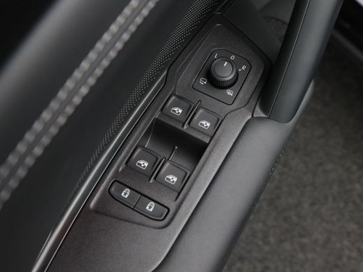 Volkswagen Tayron 1.5 eHybrid 204 Pk Automaat Life Edition | Full LED | Trekhaak | 18 Inch | Stoelverwarming | Priv... ActivLease financial lease