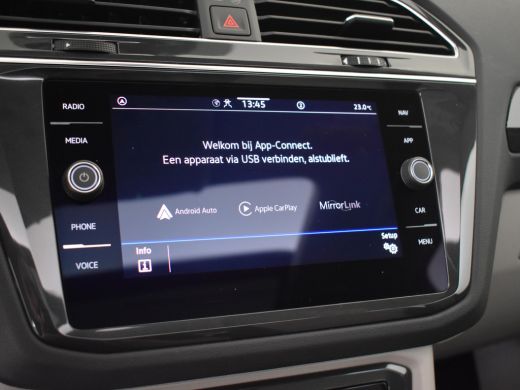 Volkswagen Tiguan 1.4 TSI eHybrid Life Business 245pk Panorama dak | Matrix koplampen | Trekhaak | Stoelverwarming ... ActivLease financial lease
