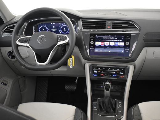 Volkswagen Tiguan 1.4 TSI eHybrid Life Business 245pk Panorama dak | Matrix koplampen | Trekhaak | Stoelverwarming ... ActivLease financial lease