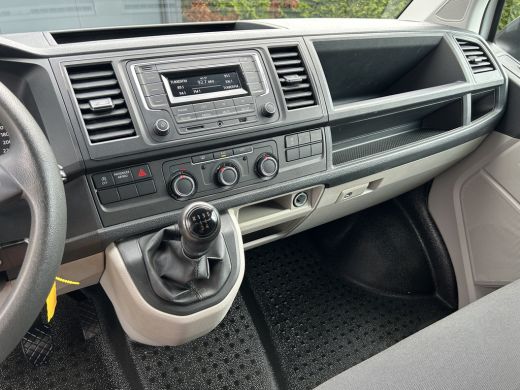 Volkswagen Transporter 2.0 TDI 102 PK / L2H1 / 1e EIG. / ALUCA INRICHTING / IMPERIAAL / TREKHAAK / AIRCO / CRUISE / BLUE... ActivLease financial lease
