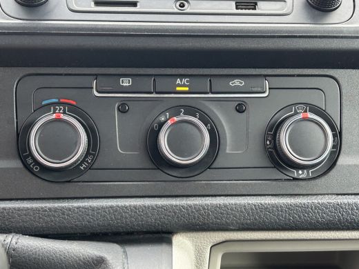 Volkswagen Transporter 2.0 TDI 102 PK / L2H1 / 1e EIG. / ALUCA INRICHTING / IMPERIAAL / TREKHAAK / AIRCO / CRUISE / BLUE... ActivLease financial lease