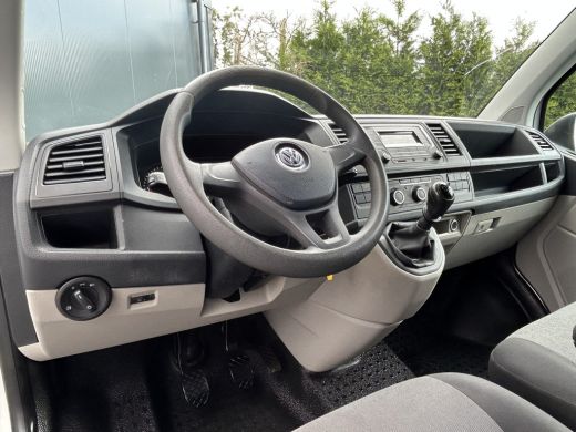 Volkswagen Transporter 2.0 TDI 102 PK / L2H1 / 1e EIG. / ALUCA INRICHTING / IMPERIAAL / TREKHAAK / AIRCO / CRUISE / BLUE... ActivLease financial lease