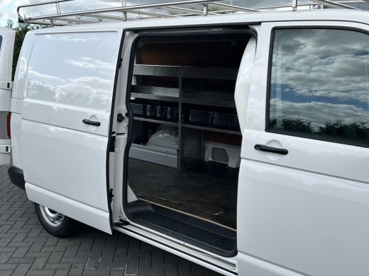 Volkswagen Transporter 2.0 TDI 102 PK / L2H1 / 1e EIG. / ALUCA INRICHTING / IMPERIAAL / TREKHAAK / AIRCO / CRUISE / BLUE... ActivLease financial lease