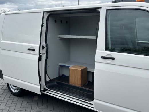 Volkswagen Transporter 2.0 TDI 150 PK / L2H1 / 1e EIG. / AIRCO / NAVI / 2X SCHUIFDEUR / 3-ZITS / TREKHAAK / INRICHTING /... ActivLease financial lease