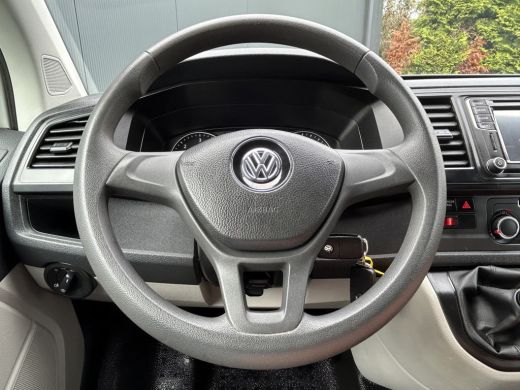 Volkswagen Transporter 2.0 TDI 150 PK / L2H1 / 1e EIG. / AIRCO / NAVI / 2X SCHUIFDEUR / 3-ZITS / TREKHAAK / INRICHTING /... ActivLease financial lease