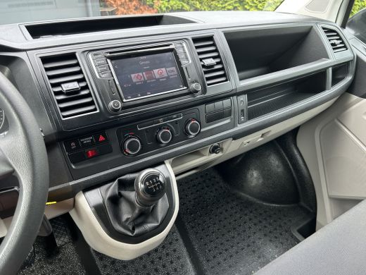 Volkswagen Transporter 2.0 TDI 150 PK / L2H1 / 1e EIG. / AIRCO / NAVI / 2X SCHUIFDEUR / 3-ZITS / TREKHAAK / INRICHTING /... ActivLease financial lease