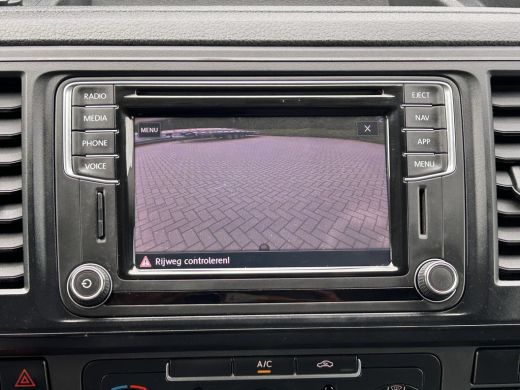 Volkswagen Transporter 2.0 TDI 150 PK / L2H1 / 1e EIG. / AIRCO / NAVI / 2X SCHUIFDEUR / 3-ZITS / TREKHAAK / INRICHTING /... ActivLease financial lease