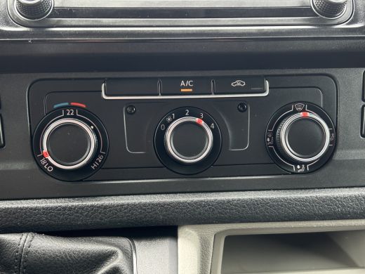 Volkswagen Transporter 2.0 TDI 150 PK / L2H1 / 1e EIG. / AIRCO / NAVI / 2X SCHUIFDEUR / 3-ZITS / TREKHAAK / INRICHTING /... ActivLease financial lease