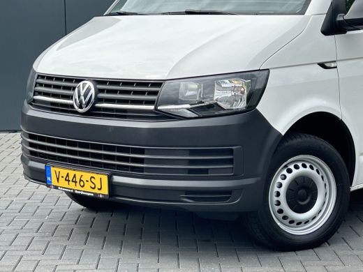 Volkswagen Transporter 2.0 TDI 150 PK / L2H1 / 1e EIG. / AIRCO / NAVI / 2X SCHUIFDEUR / 3-ZITS / TREKHAAK / INRICHTING /... ActivLease financial lease