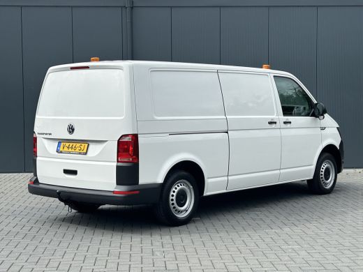 Volkswagen Transporter 2.0 TDI 150 PK / L2H1 / 1e EIG. / AIRCO / NAVI / 2X SCHUIFDEUR / 3-ZITS / TREKHAAK / INRICHTING /... ActivLease financial lease