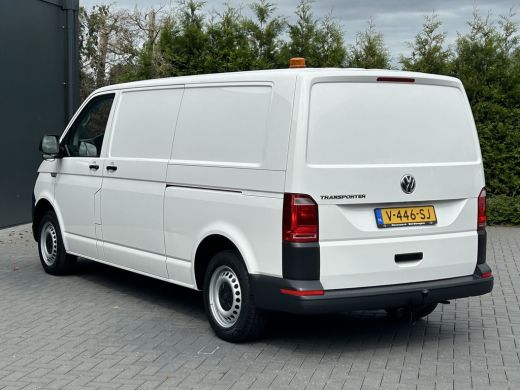 Volkswagen Transporter 2.0 TDI 150 PK / L2H1 / 1e EIG. / AIRCO / NAVI / 2X SCHUIFDEUR / 3-ZITS / TREKHAAK / INRICHTING /... ActivLease financial lease