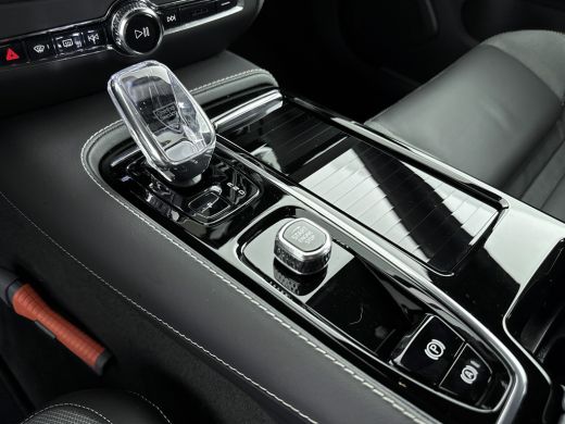 Volvo  V60 2.0 T6 Plug-in hybrid AWD Plus Dark | Trekhaak | PDC + 360 camera | Lederen bekleding | Stoel + S... ActivLease financial lease