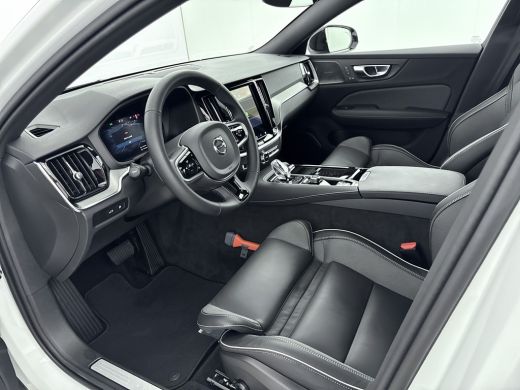 Volvo  V60 2.0 T6 Plug-in hybrid AWD Plus Dark | Trekhaak | PDC + 360 camera | Lederen bekleding | Stoel + S... ActivLease financial lease