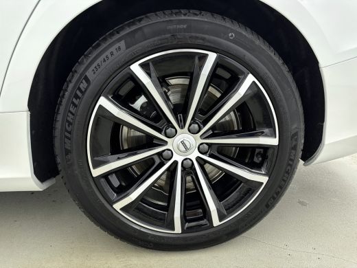 Volvo  V60 2.0 T6 Plug-in hybrid AWD Plus Dark | Trekhaak | PDC + 360 camera | Lederen bekleding | Stoel + S... ActivLease financial lease