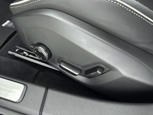 Volvo  V60 2.0 T6 Plug-in hybrid AWD Plus Dark | Trekhaak | PDC + 360 camera | Lederen bekleding | Stoel + S... ActivLease financial lease