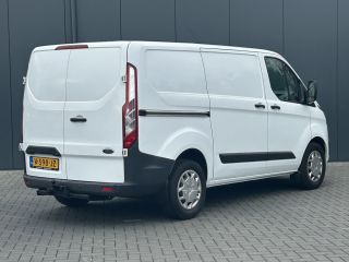 Ford Transit Custom 2.0 TDCI 130 PK / L1H1 / TREND / 2.5 TONS TREKHAAK / AIRCO / CRUISE / NAVI / INRICHTING / 3-ZITS