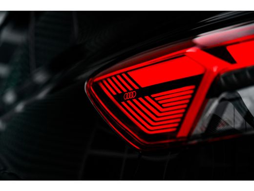 Audi Q4 e-tron S edition | Achterklep, automatisch bedienbaar | Achteruitrijcamera | Adaptive cruise control ActivLease financial lease