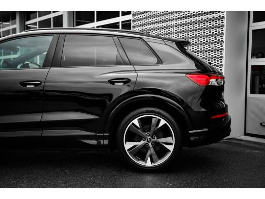 Audi Q4 e-tron S edition | Achterklep, automatisch bedienbaar | Achteruitrijcamera | Adaptive cruise control ActivLease financial lease