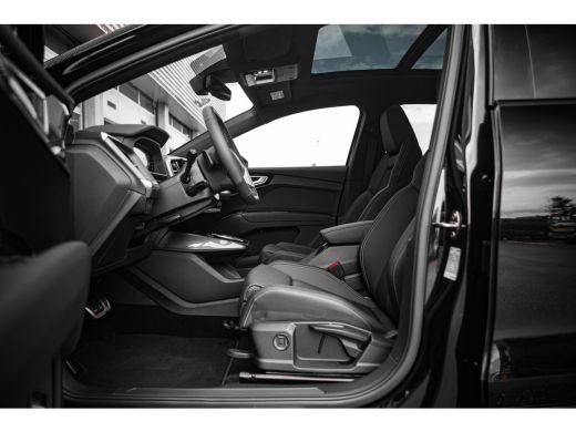 Audi Q4 e-tron S edition | Achterklep, automatisch bedienbaar | Achteruitrijcamera | Adaptive cruise control ActivLease financial lease