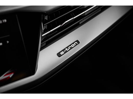 Audi Q4 e-tron S edition | Achterklep, automatisch bedienbaar | Achteruitrijcamera | Adaptive cruise control ActivLease financial lease