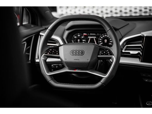 Audi Q4 e-tron S edition | Achterklep, automatisch bedienbaar | Achteruitrijcamera | Adaptive cruise control ActivLease financial lease