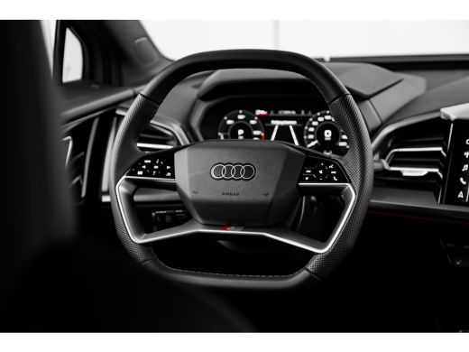 Audi Q4 e-tron S edition | Achterklep, automatisch bedienbaar | Achteruitrijcamera | Adaptive cruise control ActivLease financial lease