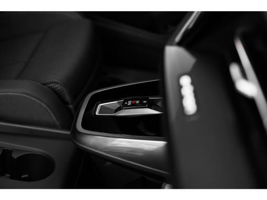 Audi Q4 e-tron S edition | Achterklep, automatisch bedienbaar | Achteruitrijcamera | Adaptive cruise control ActivLease financial lease