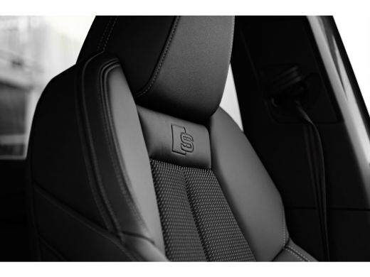 Audi Q4 e-tron S edition | Achterklep, automatisch bedienbaar | Achteruitrijcamera | Adaptive cruise control ActivLease financial lease