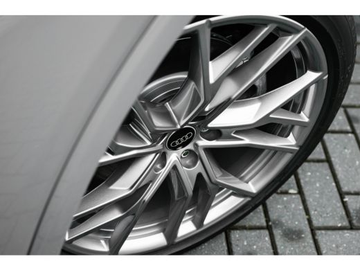 Audi Q4 e-tron S edition | Achterklep, automatisch bedienbaar | Achteruitrijcamera | Adaptive cruise control ActivLease financial lease