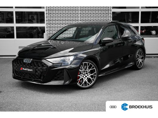 Audi RS3 Sportback 2.5 TFSI RS 3 quattro | Cruise control | Keyless entry/start | Parkeer assistent Audi RS3 Sportback 2.5 TFSI RS 3 quattro | Cruise control | Keyless entry/start | Parkeer assistent