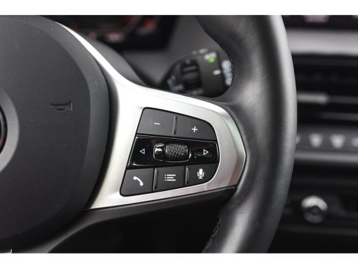 BMW 1 Serie 118i High Executive M Sport Automaat / Panoramadak / Sportstoelen / Achteruitrijcamera / Adaptiev... ActivLease financial lease
