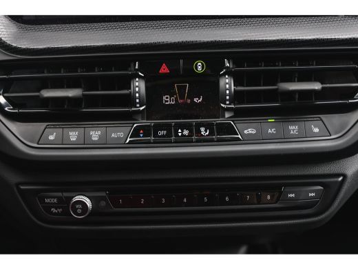 BMW 1 Serie 118i High Executive M Sport Automaat / Panoramadak / Sportstoelen / Achteruitrijcamera / Adaptiev... ActivLease financial lease