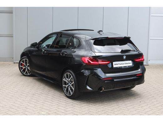 BMW 1 Serie 118i High Executive M Sport Automaat / Panoramadak / Sportstoelen / Achteruitrijcamera / Adaptiev... ActivLease financial lease