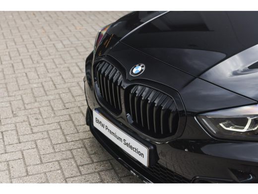 BMW 1 Serie 118i High Executive M Sport Automaat / Panoramadak / Sportstoelen / Achteruitrijcamera / Adaptiev... ActivLease financial lease