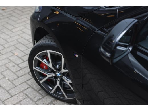 BMW 1 Serie 118i High Executive M Sport Automaat / Panoramadak / Sportstoelen / Achteruitrijcamera / Adaptiev... ActivLease financial lease