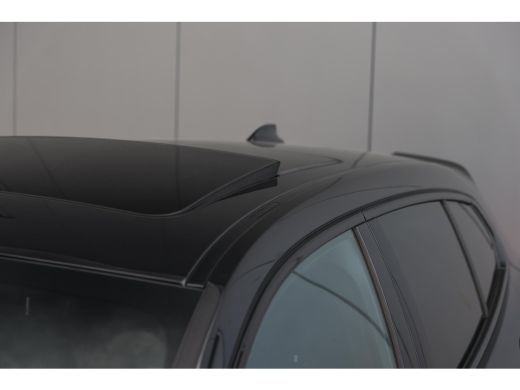 BMW 1 Serie 118i High Executive M Sport Automaat / Panoramadak / Sportstoelen / Achteruitrijcamera / Adaptiev... ActivLease financial lease