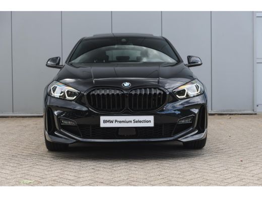 BMW 1 Serie 118i High Executive M Sport Automaat / Panoramadak / Sportstoelen / Achteruitrijcamera / Adaptiev... ActivLease financial lease
