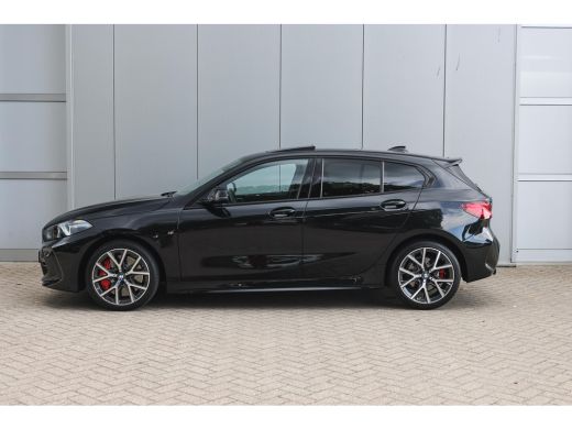 BMW 1 Serie 118i High Executive M Sport Automaat / Panoramadak / Sportstoelen / Achteruitrijcamera / Adaptiev... ActivLease financial lease