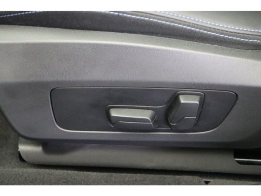 BMW 1 Serie 120 High Executive M Sport Automaat / Panoramadak / Sportstoelen / M Adaptief onderstel / Adaptie... ActivLease financial lease