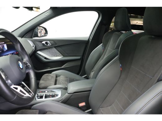 BMW 1 Serie 120 High Executive M Sport Automaat / Panoramadak / Sportstoelen / M Adaptief onderstel / Adaptie... ActivLease financial lease