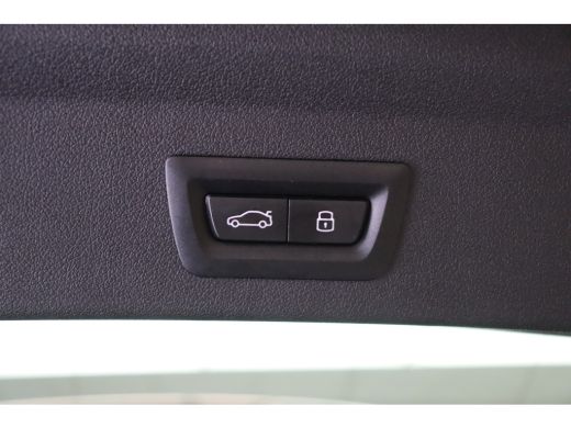 BMW 1 Serie 120 High Executive M Sport Automaat / Panoramadak / Sportstoelen / M Adaptief onderstel / Adaptie... ActivLease financial lease