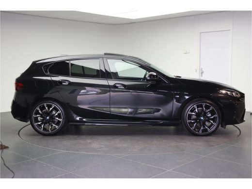 BMW 1 Serie 120 High Executive M Sport Automaat / Panoramadak / Sportstoelen / M Adaptief onderstel / Adaptie... ActivLease financial lease