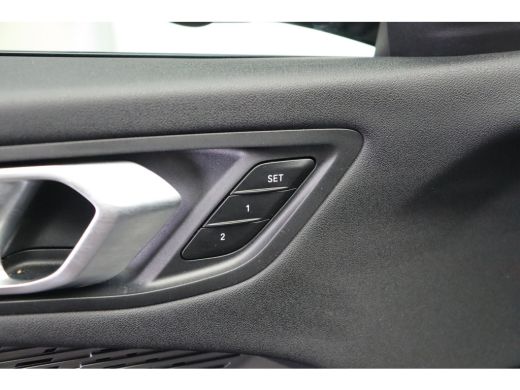 BMW 1 Serie 120 High Executive M Sport Automaat / Panoramadak / Sportstoelen / M Adaptief onderstel / Adaptie... ActivLease financial lease