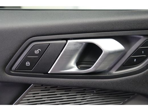 BMW 1 Serie 120 High Executive M Sport Automaat / Panoramadak / Sportstoelen / M Adaptief onderstel / Adaptie... ActivLease financial lease