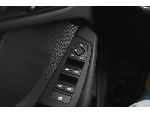 BMW 2 Serie 220 High Executive M Sport Automaat / Panoramadak / Sportstoelen / M Adaptief onderstel / Comfort... ActivLease financial lease